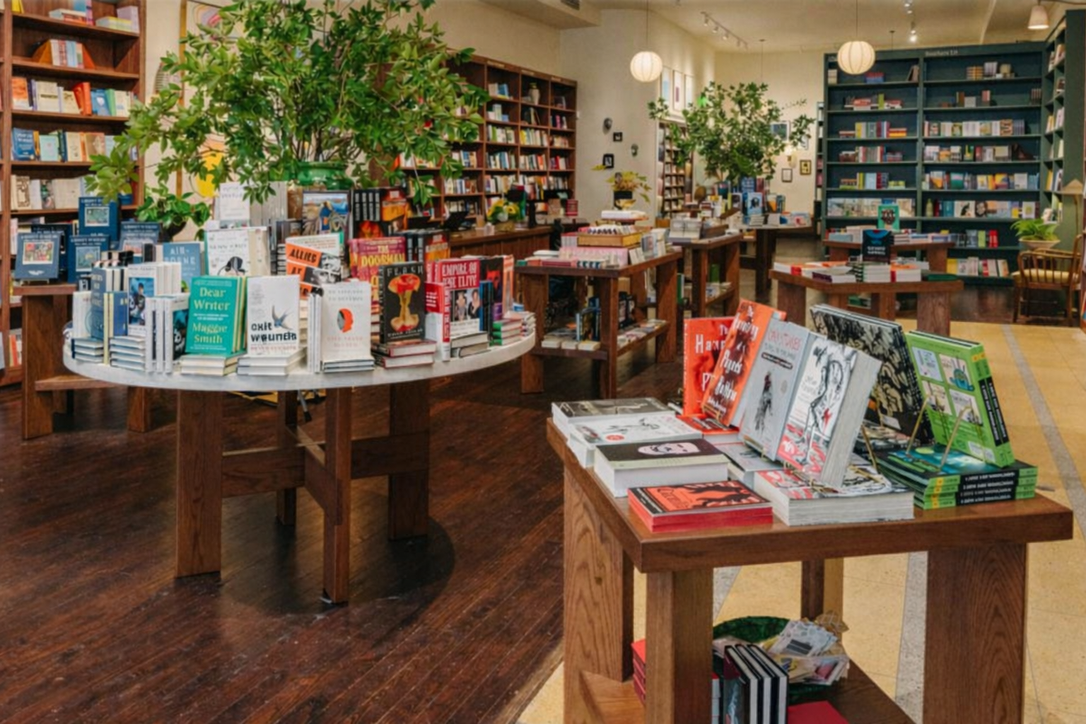 Retail store display with books and wooden fixtures, Colony Display manufacturing solution.